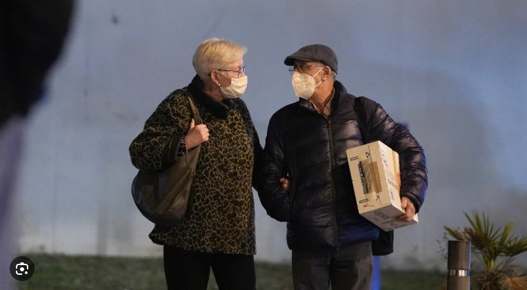 Europoje plinta „supergripas“: siūlo grąžinti kaukes, uždarytos kelios mokyklos 1 gripas