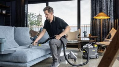 Kaip išvalyti sofą, kilimą ir automobilio sėdynes naudojant „Karcher“ siurblį? 5 karcher siurblys naudojamas sofos valymui
