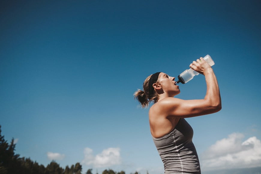 moteris geria vandeni hidratacija vanduo