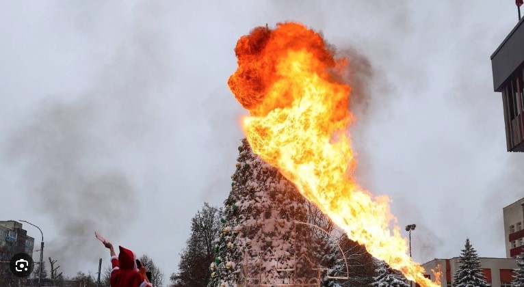 Eglės įžiebime Lietuvoje to pamatyti tikrai nesitikėjo: paskendo liepsnose 1 egle