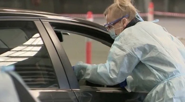 Tikras siaubas: Moteriai po COVID-19 testo pradėjo tekėti smegenų skystis 1 korona