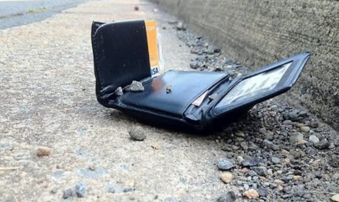 Kaunietis, grąžinęs pamestą piniginę savininkui, nesitikėjo tokių pasekmių 1 pinigine